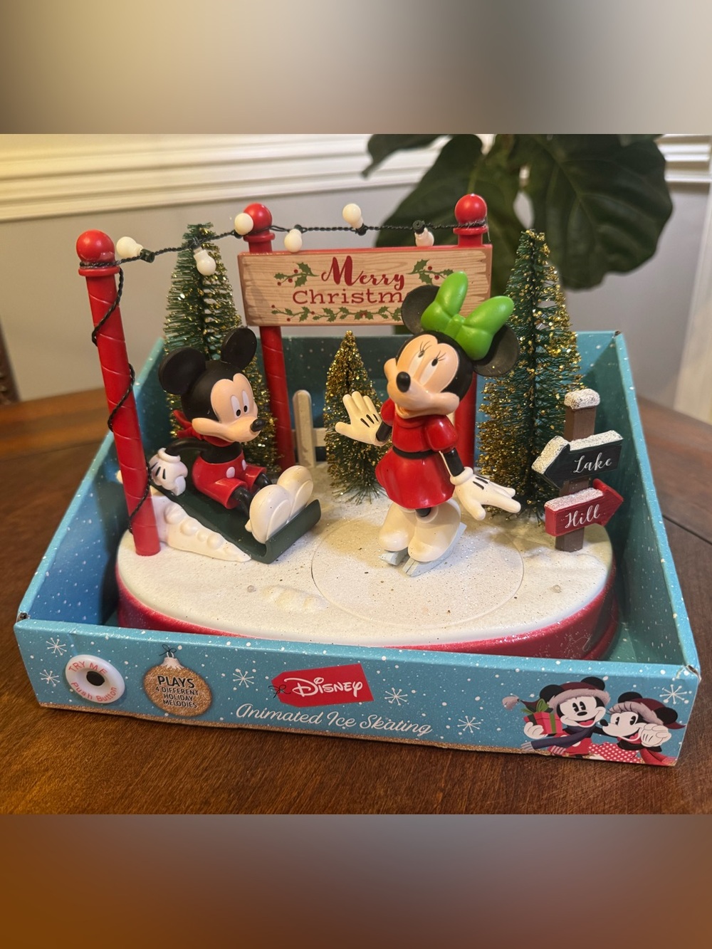 Disney Christmas Mickey & Minnie Mouse Animated Ice Skating Musical 4 Melodies